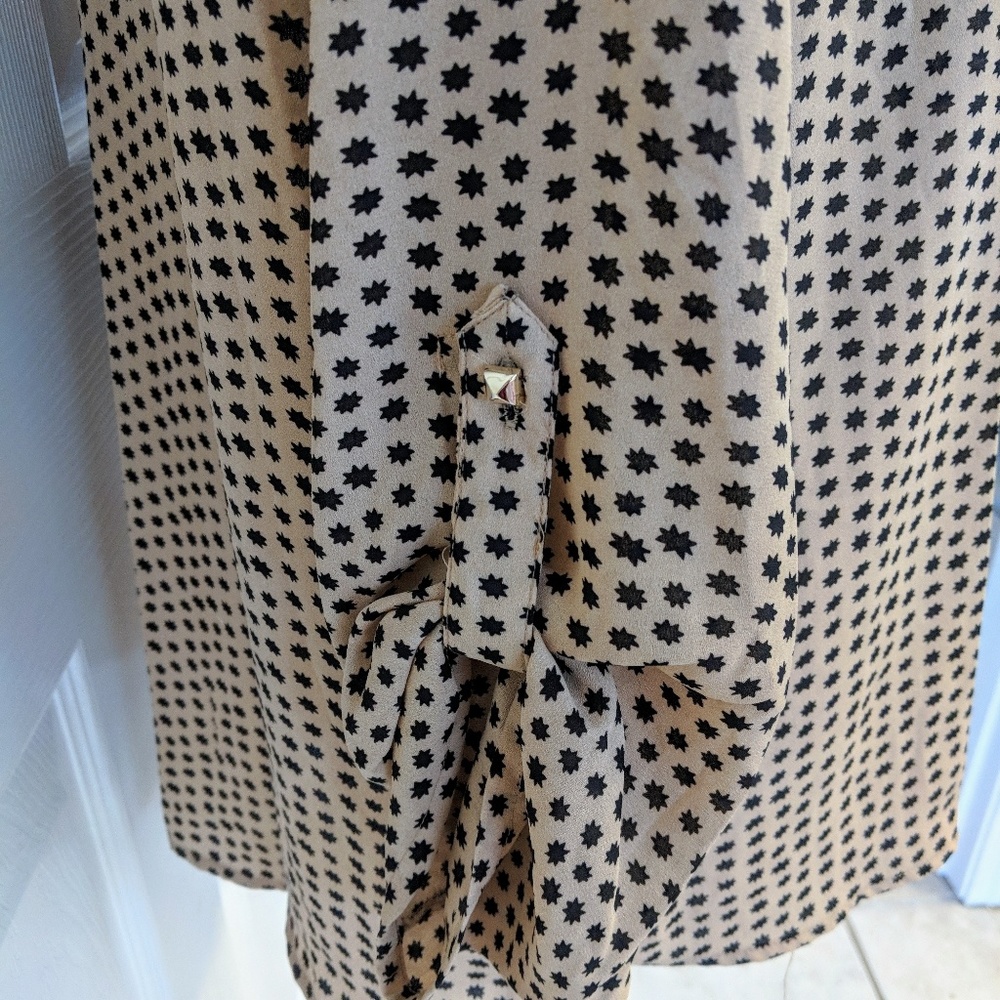 Dressbarn Black & Tan Blouse with Gold Stud Detail - Picture 4 of 5